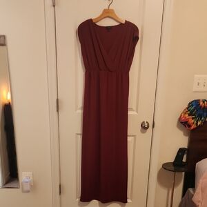 Red Sleeveless Crew Neck Maxi Gown for Wedding Guest